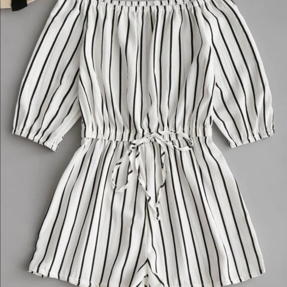 Off Shoulder Tied Bowknot Striped Romper